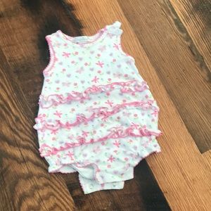 Super soft Kissy Kissy onesie ❤️